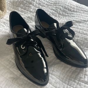 Black patent shoes with velvet laces